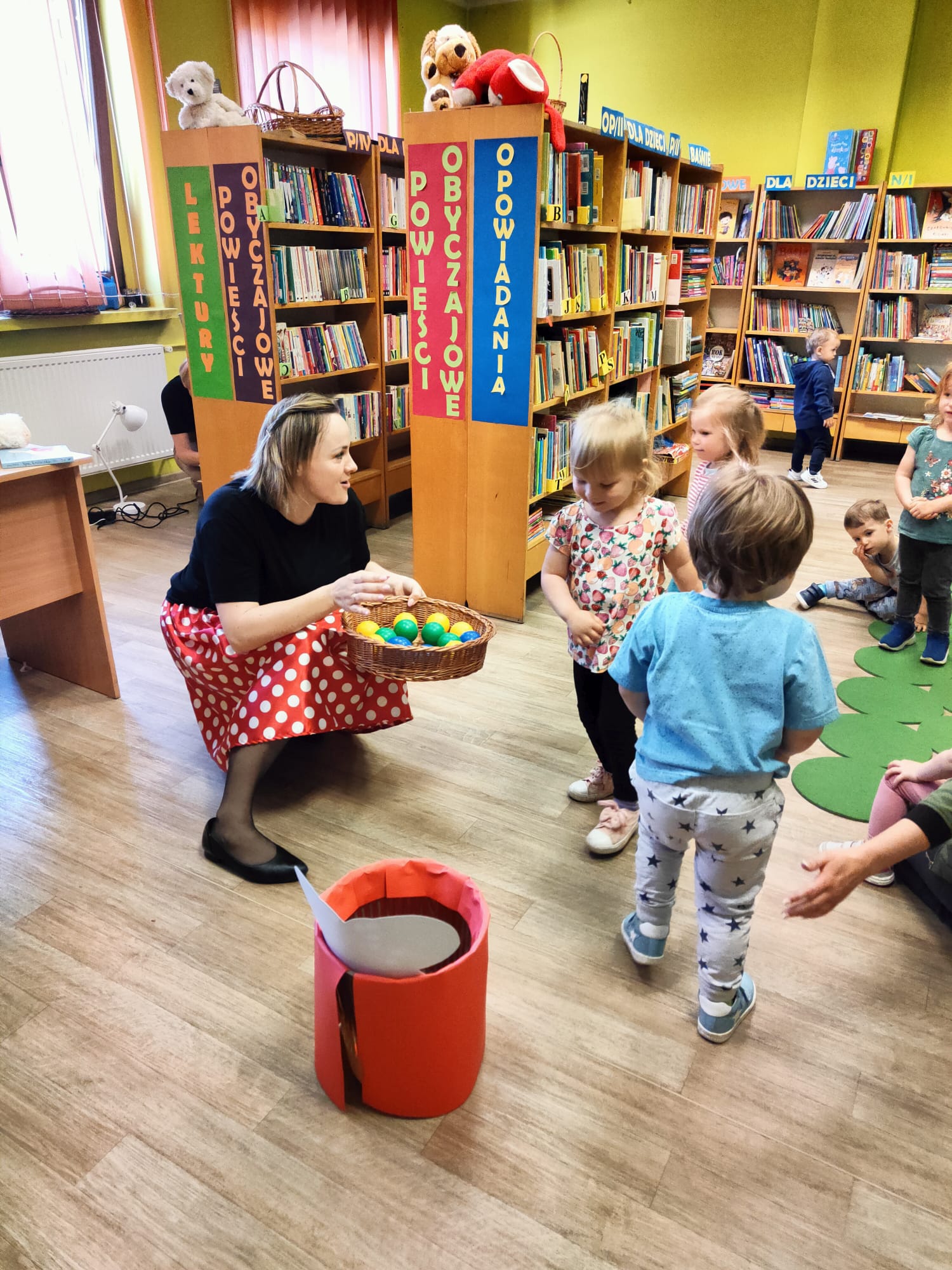 Dzieci z Publicznego Żłobka w bibliotece
